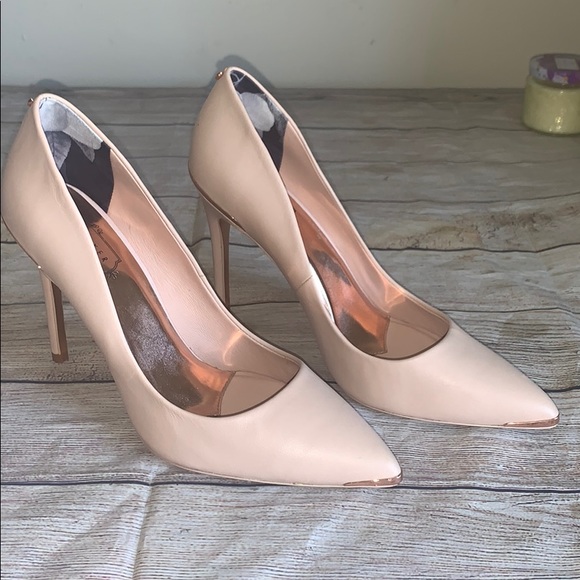 Ted Baker London Shoes | Ted Baker London Leather Pumps | Color: Cream/Pink | Size: 9.5 | Mercedescherran's Closet